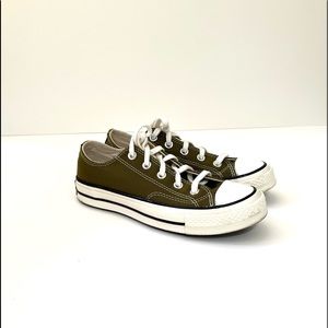 Converse Unisex Low Top Sneaker in Olive Green.